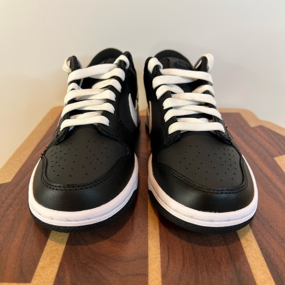 Nike Dunk Low - Picture 3 of 8